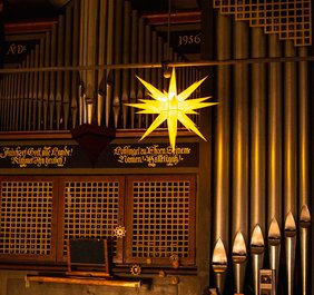 Orgel der Dreifaltigkeitskirche mit Stern