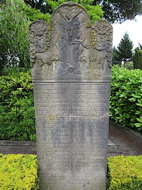 Grabmal auf dem alten Osternburger Friedhof