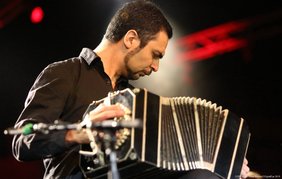 Joaquin Alem mit Bandoneon